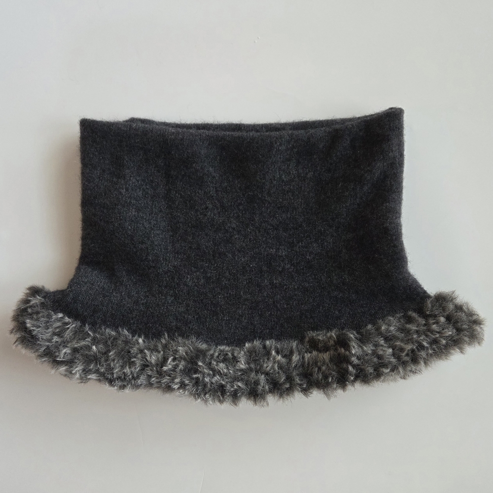 100% Cashmere Super Soft And Cozy Neck Warmer Gray With Fur Yarn Edge Handmade